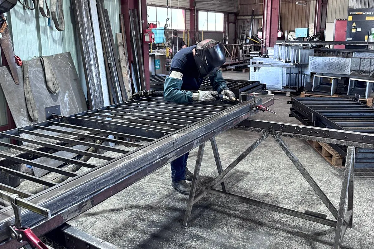 Soudure d'un portail en atelier DERICE